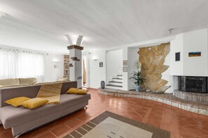 Fernseher, Kamin