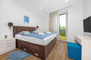 3 chambres, fer et planche à repasser, lit parapluie, Wi-Fi gratuit