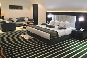 1 bedroom, desk, bed sheets - Studio Style | Cozy Sunday Millennia Spot (Riyadh)