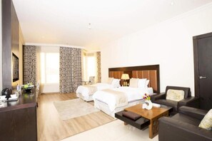 1 bedroom, desk, bed sheets