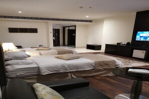 1 bedroom, desk, bed sheets