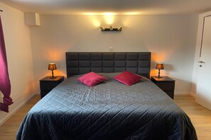 2 bedrooms, iron/ironing board, WiFi