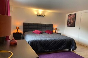 2 chambres, fer et planche à repasser