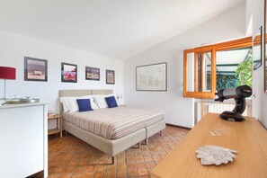 6 chambres, fer et planche à repasser, Wi-Fi, draps fournis