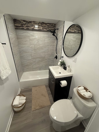 Hair dryer, towels, soap, toilet paper. Cozy studio in Andersonville Chicago