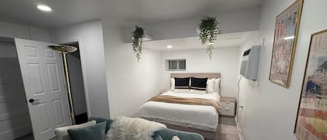 1 habitación, tabla de planchar con plancha, wifi gratis y ropa de cama