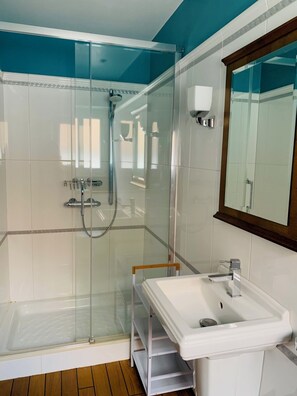 Bathroom - La Maison d'Emilie (Chaumes-en-Brie)