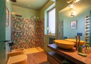Luxe beddengoed, een minibar, een kluis op de kamer, een bureau