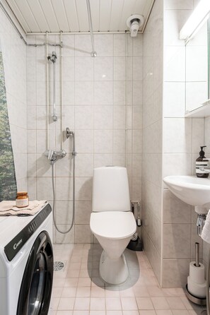 Superior Apartment, 1 Bedroom, Courtyard View, Ground Floor | Bathroom | Shower, hair dryer, towels, toilet paper