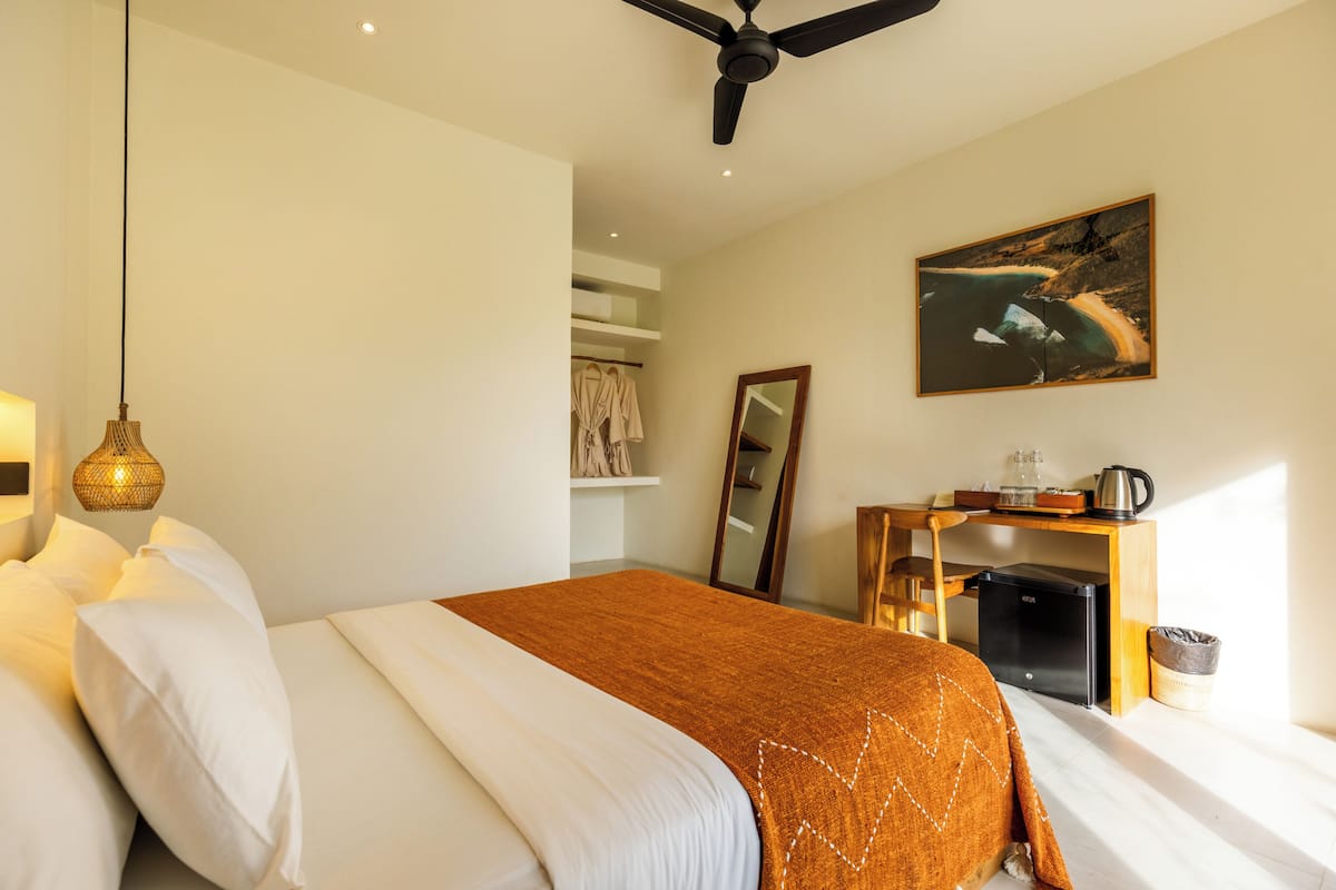 Deluxe-Doppelzimmer, Gartenblick | Minibar, Verdunkelungsvorhänge, kostenloses WLAN, Bettwäsche