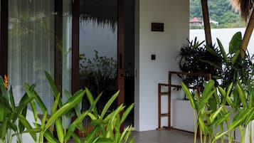 Exclusive-Bungalow, Poolblick | 1 Schlafzimmer, Minibar, kostenloses WLAN