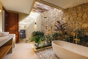 Exclusive Bungalow, Pool View | Bathroom