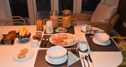 Beautiful Arundel, Goodwood, Fontwell, the South Downs and seaside, all nearby