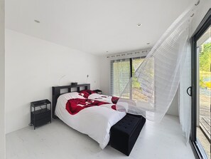 4 bedrooms, iron/ironing board, travel cot, WiFi