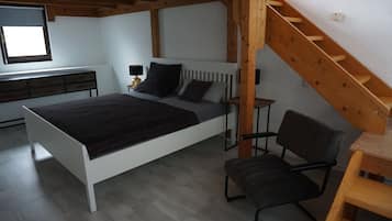 2 Schlafzimmer, Schreibtisch, Bügeleisen/Bügelbrett, WLAN