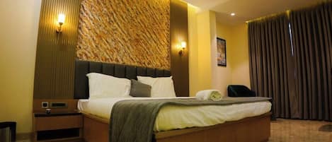 9 bedrooms, iron/ironing board, WiFi