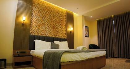 Charming 9-bedroom hotel with WiFi, AC in fantastic Anantapur