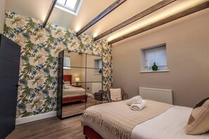 2 bedrooms, iron/ironing board, bed sheets