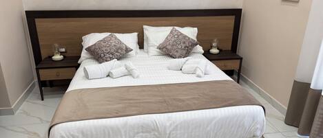 2 Schlafzimmer, Schreibtisch, Bügeleisen/Bügelbrett, Reisekinderbett