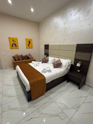 2 Schlafzimmer, Schreibtisch, Bügeleisen/Bügelbrett, Reisekinderbett