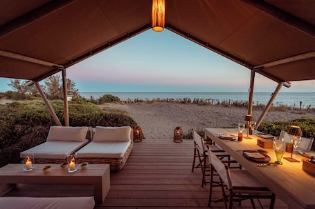 Familienzelt, Strandblick | Zimmersafe, Bügeleisen/Bügelbrett, kostenloses WLAN. Resort & Glamping Terre di Sacra