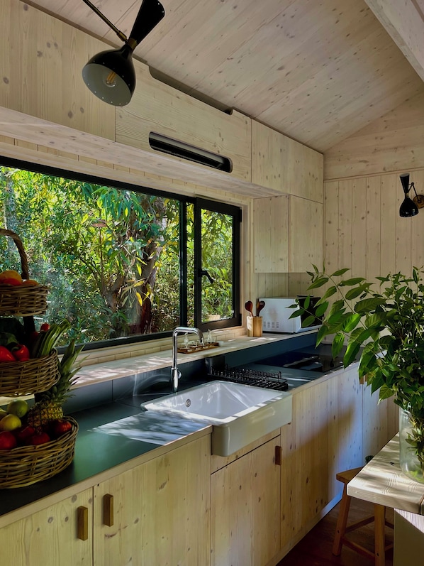 Suite | Private kitchen | Mini-fridge, microwave, stovetop, high chair