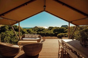 Familjetält - havsutsikt | Värdeförvaringsskåp på rummet, strykjärn/strykbräda och gratis wi-fi