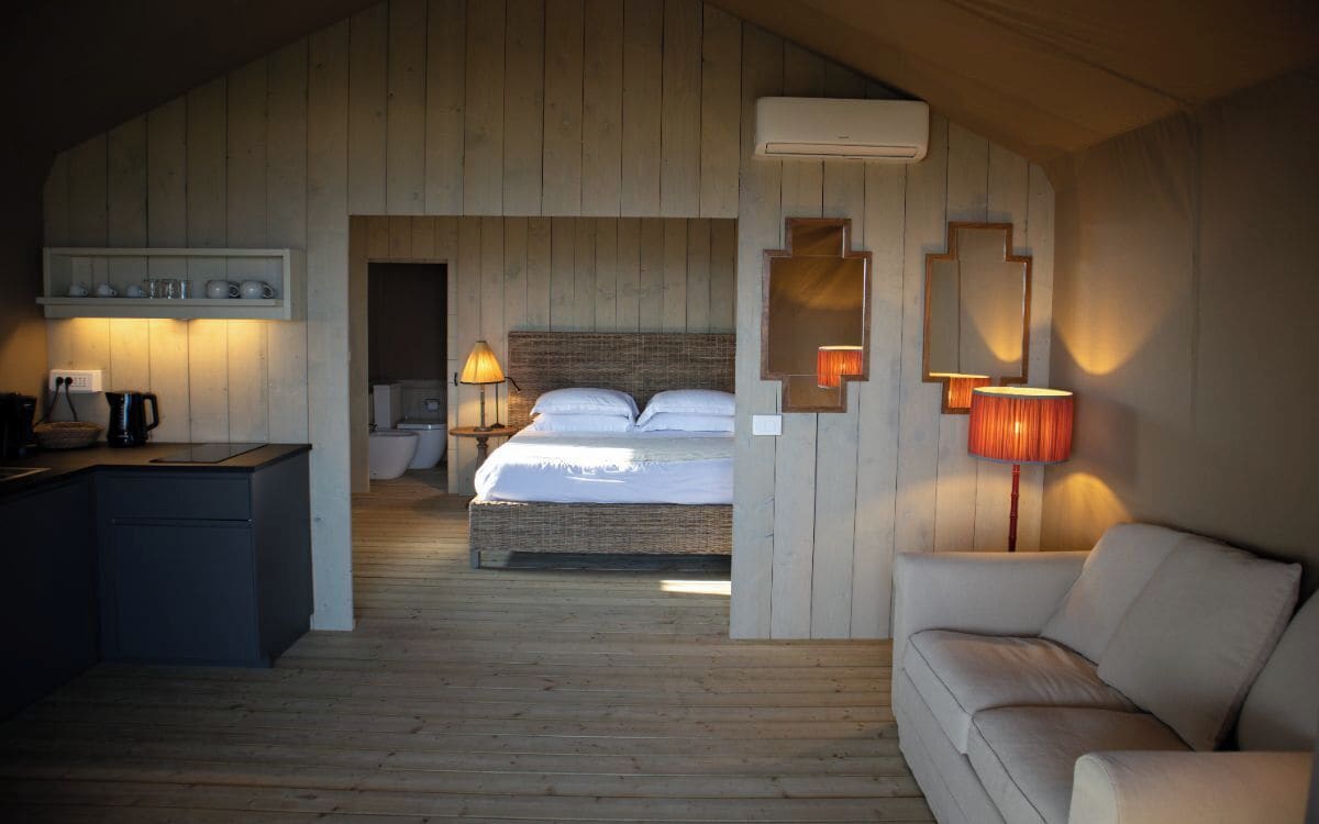 Coffres-forts dans les chambres, fer et planche à repasser