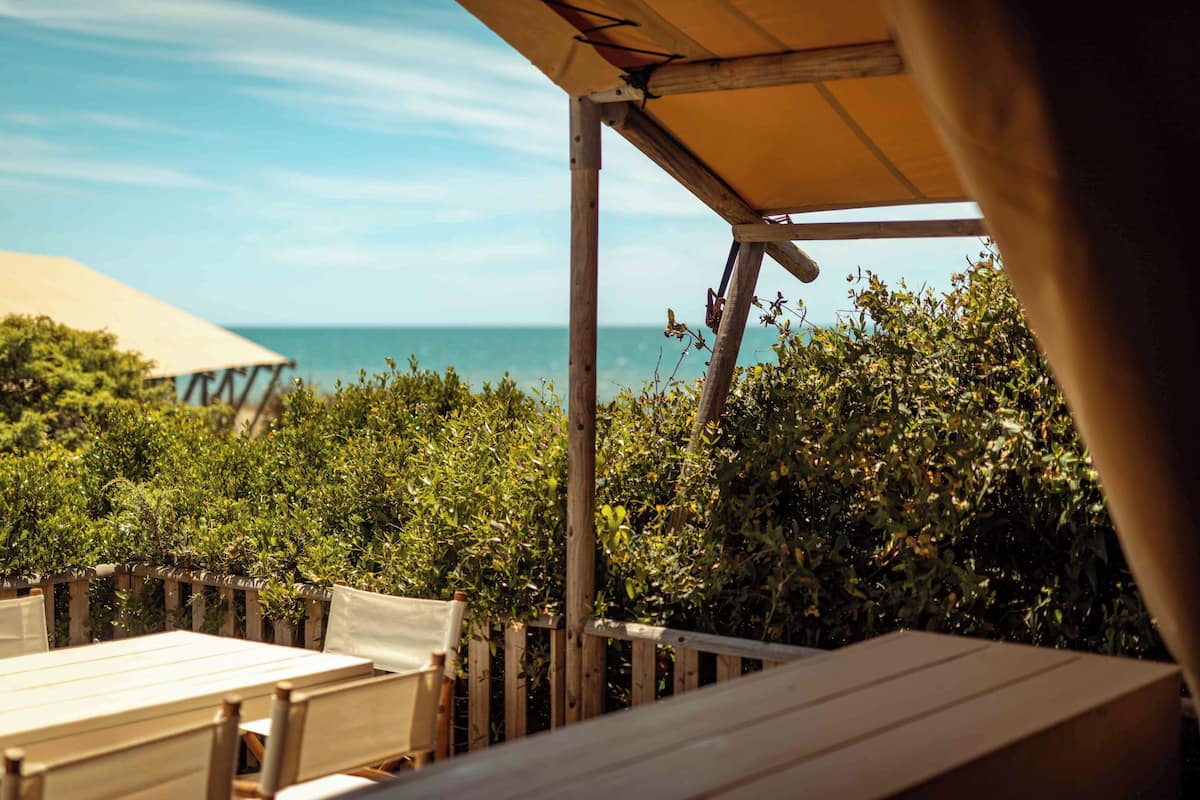 Camera Superior, patio, vista mare | Una cassaforte in camera, ferro/asse da stiro, Wi-Fi gratuito