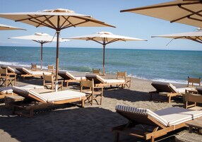 Sulla spiaggia, sabbia bianca