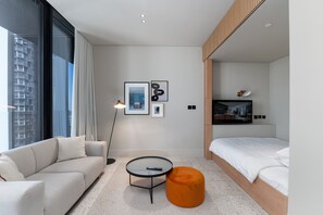 Room - Modern Studio w Balcony Near Downtown and Canal (Dubai)