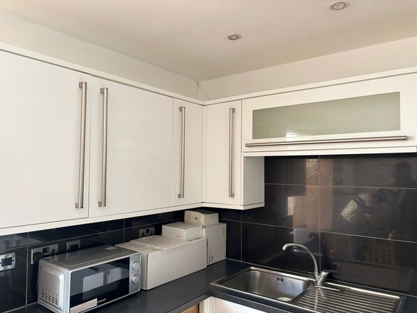 Hus | Eget kjøkken | Kjøleskap, mikrobølgeovn, ovn og kokeplater