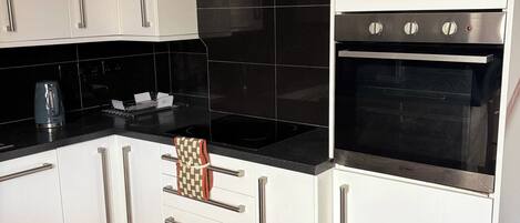 House | Private kitchen | Fridge, microwave, oven, stovetop
