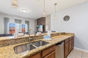 House (4 Bedrooms) | Property amenity