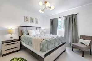 4 slaapkamers, een strijkplank/strijkijzer, gratis wifi, beddengoed