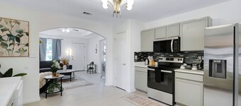 Hot Tub Near Missions Park + DT | Yard BBQ Games