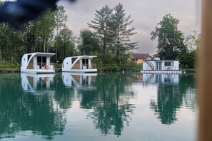 Exterior - Floating Dream (Fiano)