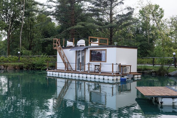 Front of property - Floating Dream (Fiano)