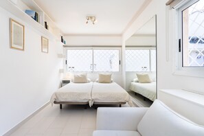 4 bedrooms - 4 bedroom house with pool, garden and beautiful views of the valley and the sea. (Santa Úrsula)