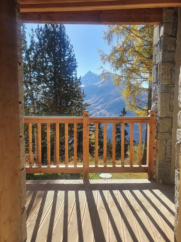 Property grounds - Large mountain apartment close to slopes and shops (Montvalezan)