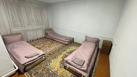 Basic Quadruple Room, Mountain View | Free WiFi