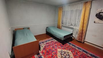 Basic Quadruple Room, Mountain View | Free WiFi