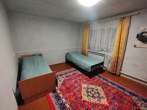 Basic Quadruple Room, Mountain View | Free WiFi - Jakesh (Karakol)