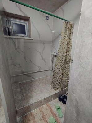 Bathroom - Jakesh (Karakol)