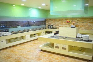 Free daily buffet breakfast - Ambar Sarovar Portico (Gandhidham)