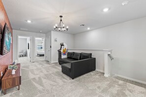 House (5 Bedrooms) | Property amenity