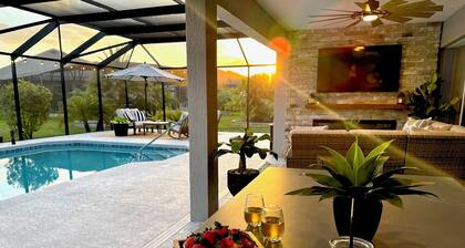 Poolside Palms–Modern Luxury Retreat with Private Resort-Style Pool and Electric 4-seater Golf Cart