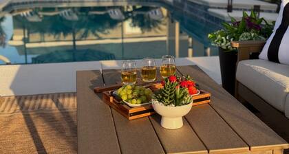 Poolside Palms–Modern Luxury Retreat with Private Resort-Style Pool and Electric 4-seater Golf Cart