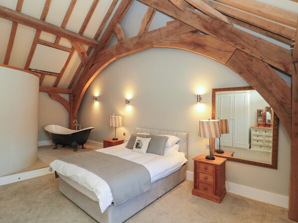 6 Schlafzimmer, individuell dekoriert, individuell eingerichtet