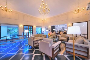 Coin salon dans le hall